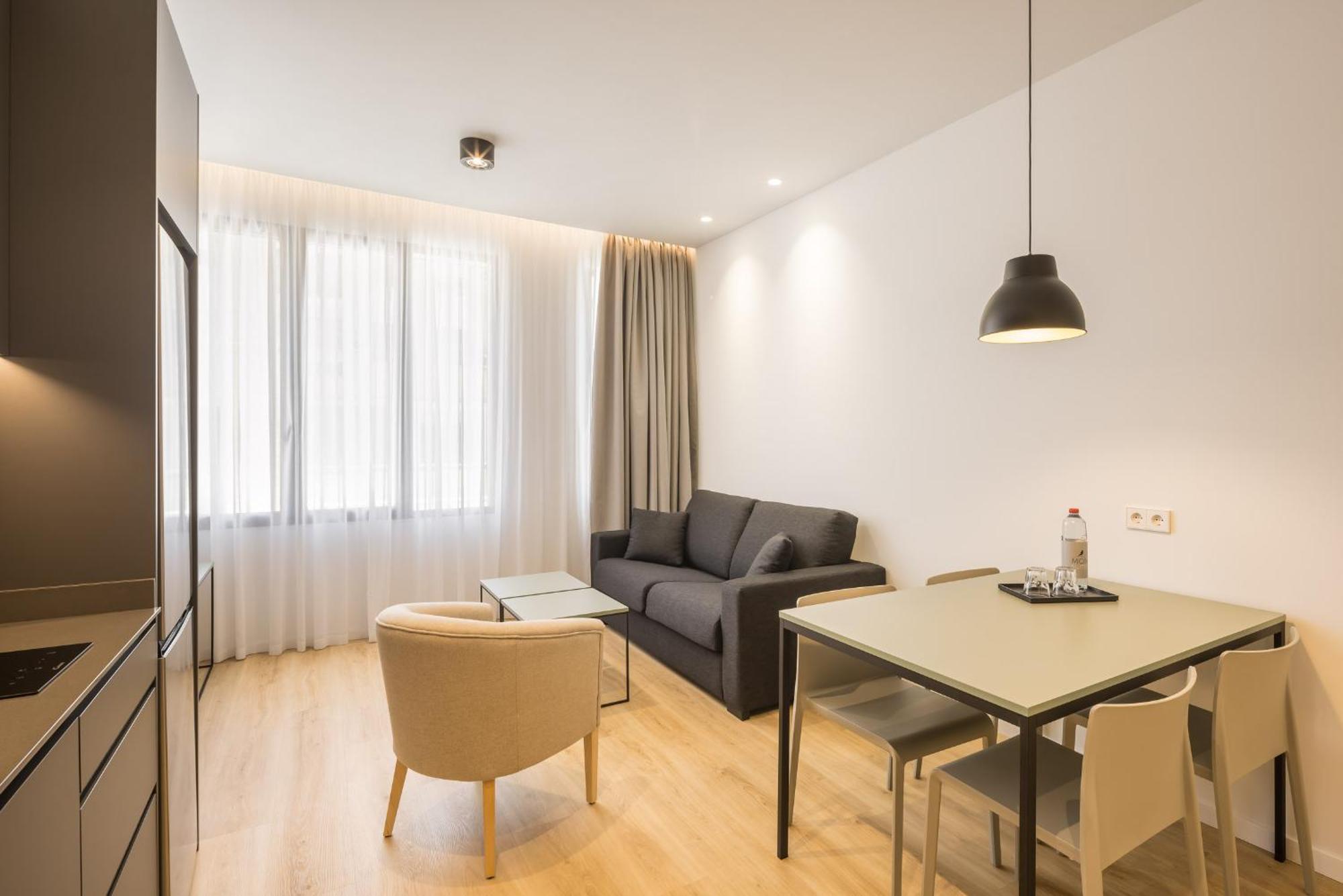 Mon Suites Jardin De Ayora Valencia Room photo