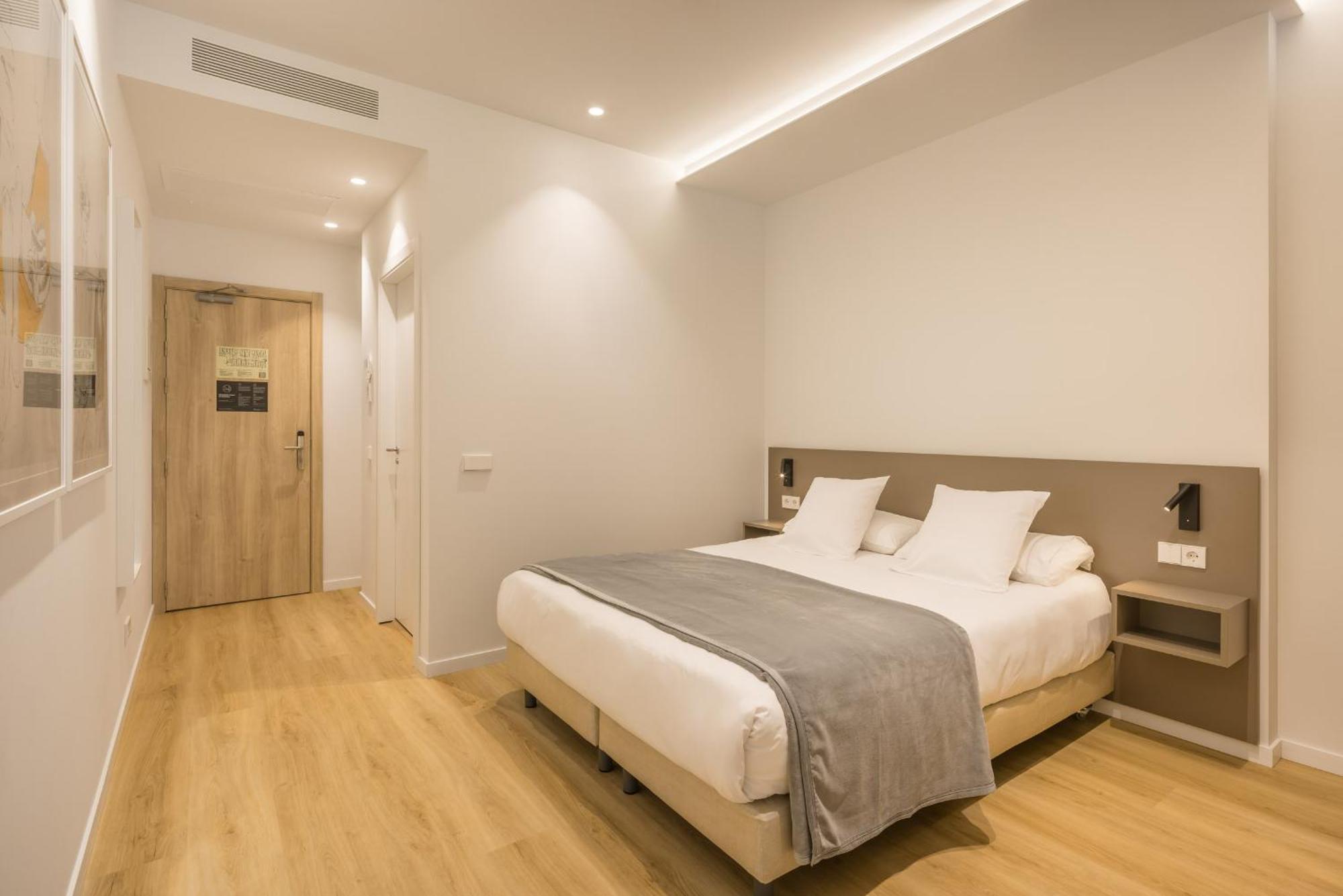 Mon Suites Jardin De Ayora Valencia Room photo