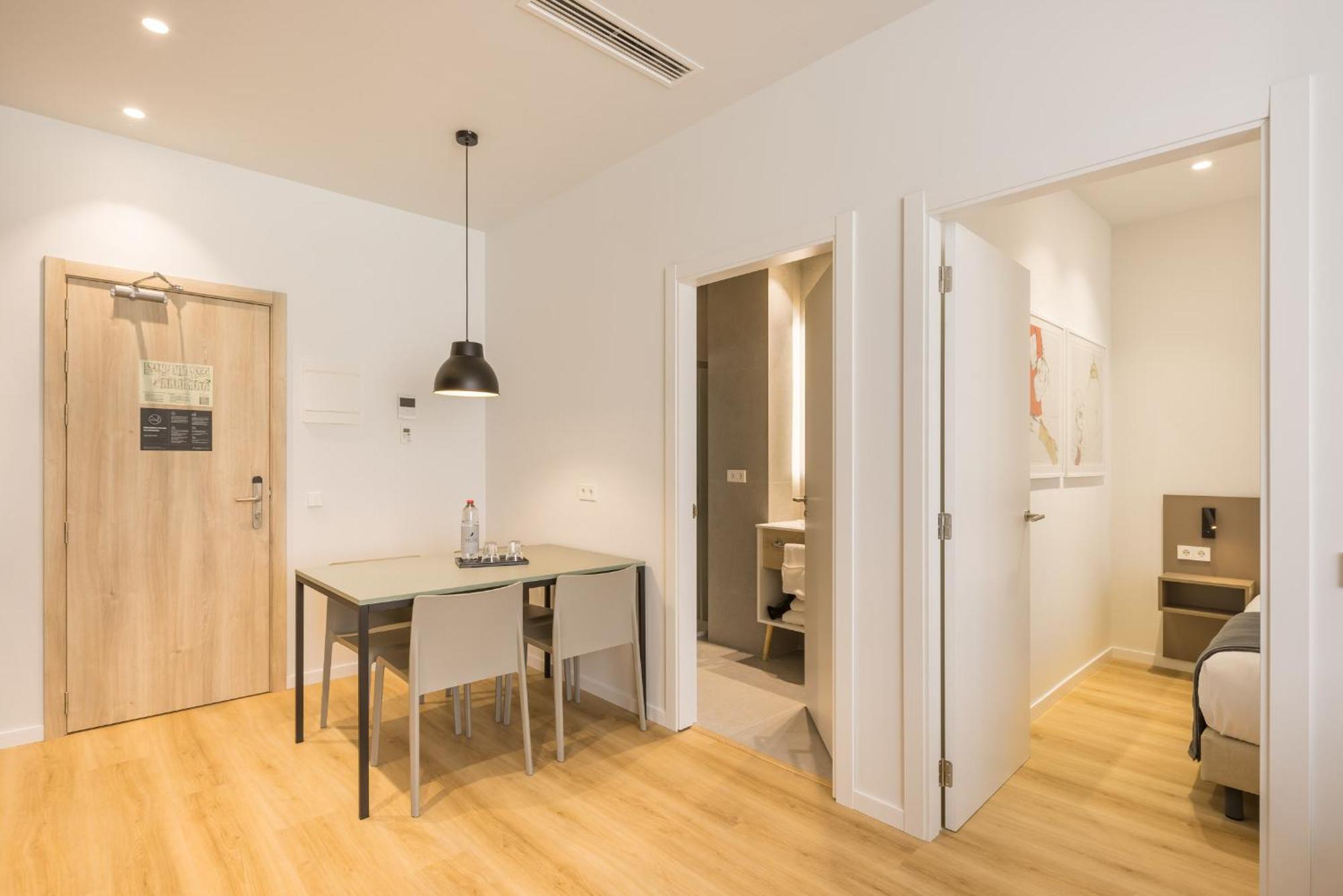 Mon Suites Jardin De Ayora Valencia Room photo