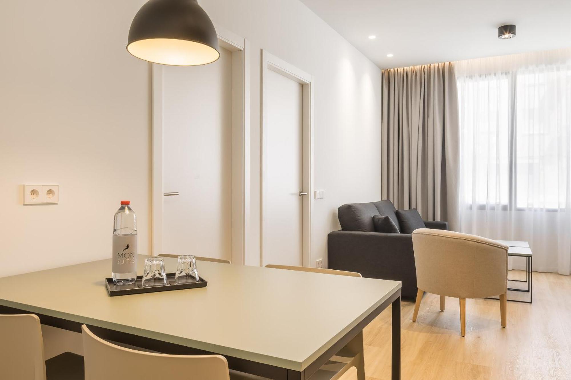 Mon Suites Jardin De Ayora Valencia Room photo