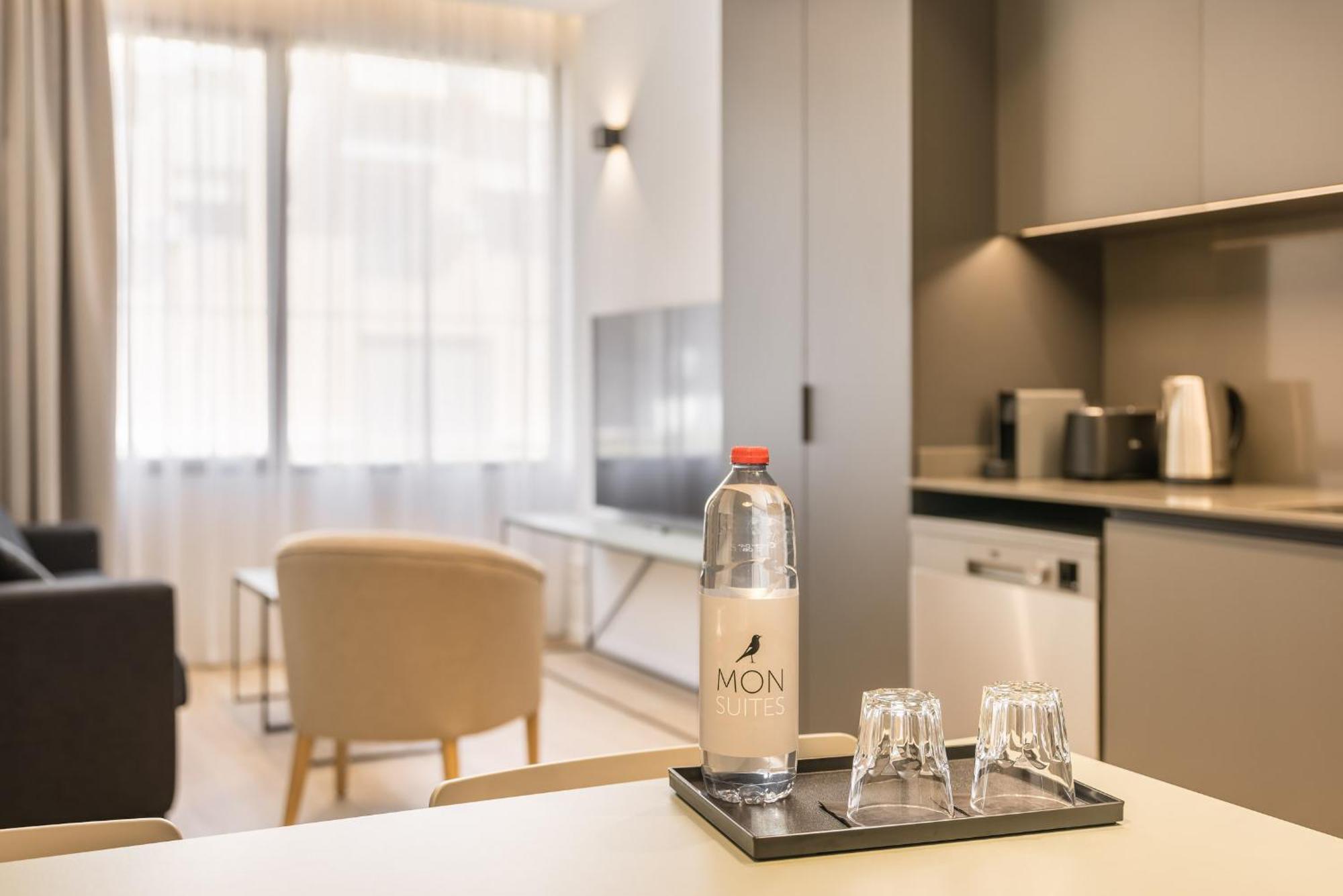 Mon Suites Jardin De Ayora Valencia Room photo